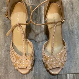 Beige/gold high heels